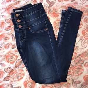 High wasted jeans